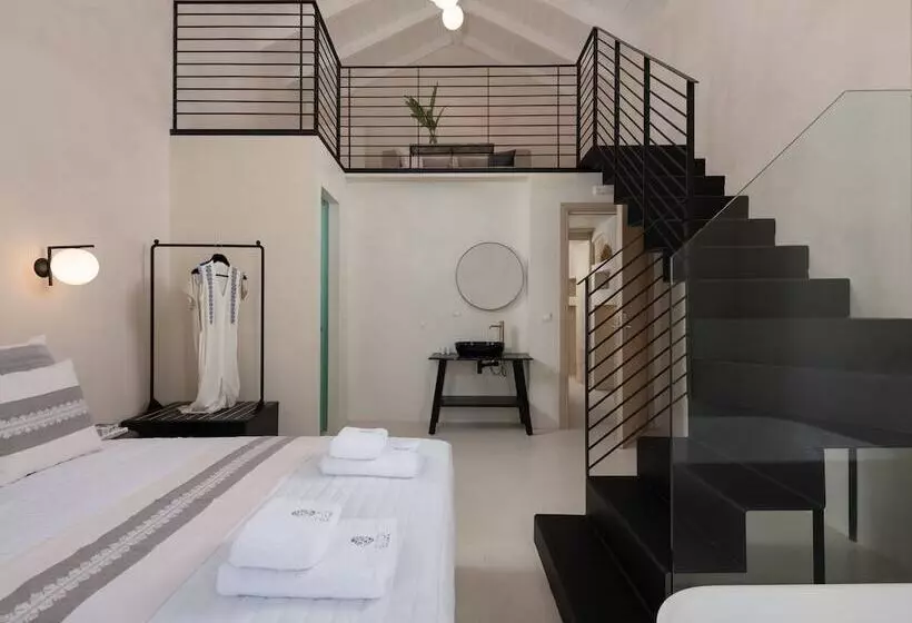 Sutor Chic Manor