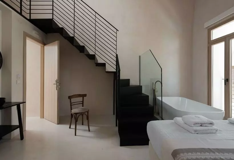 Sutor Chic Manor