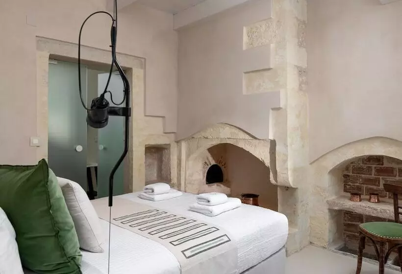 Sutor Chic Manor