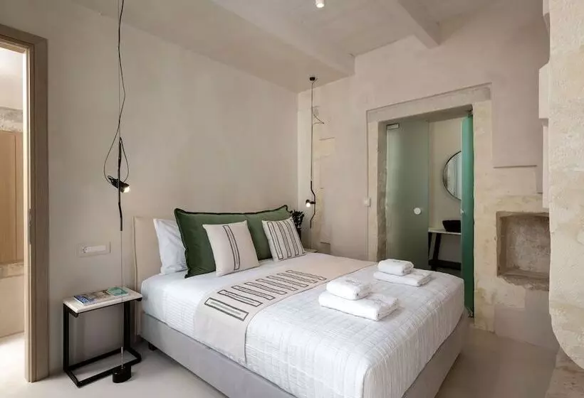 Sutor Chic Manor