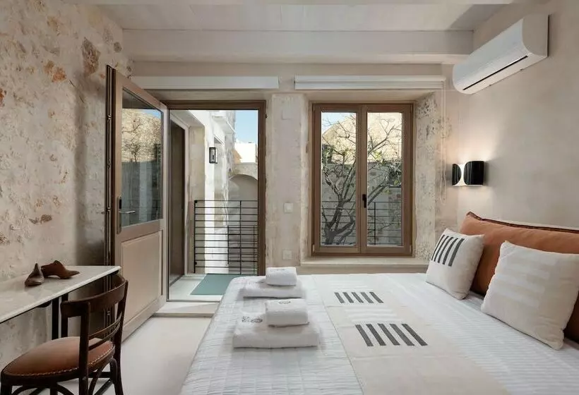 Sutor Chic Manor