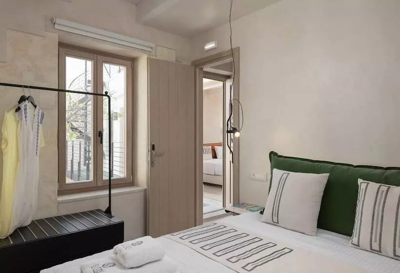 Sutor Chic Manor