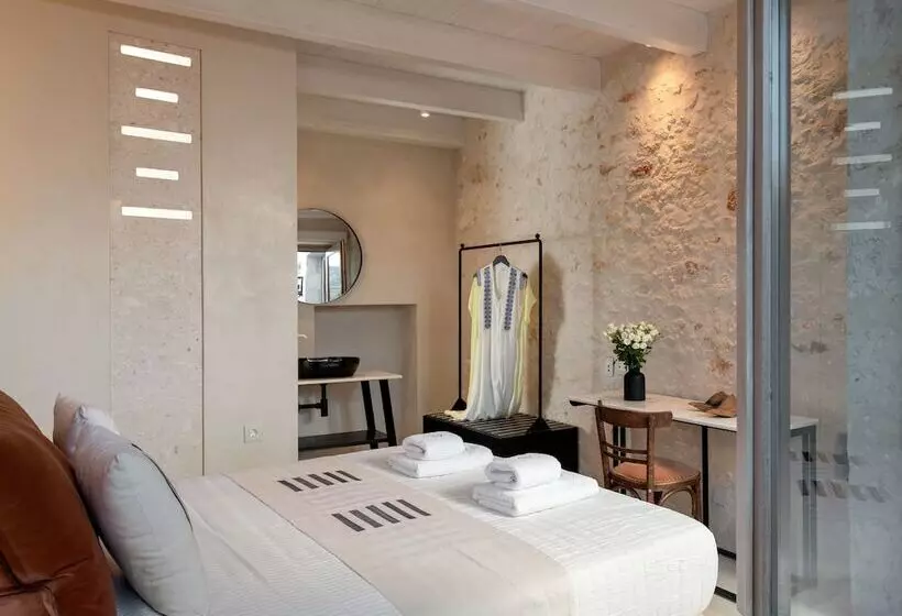 Sutor Chic Manor
