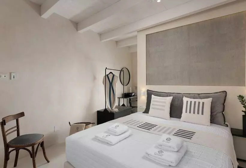 Sutor Chic Manor