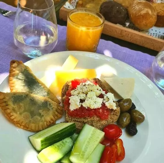 Sutor Chic Manor