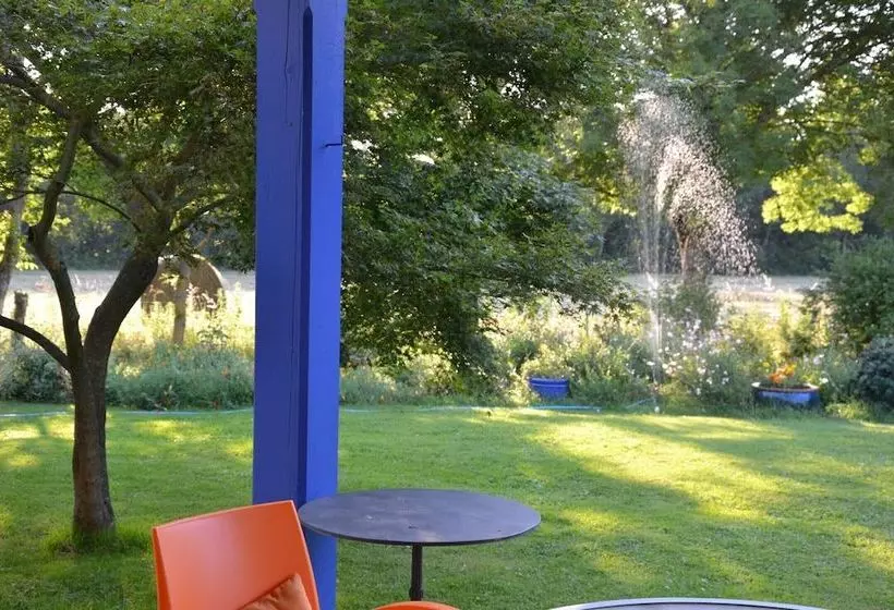 تختخواب و صبحانه La Madinerie