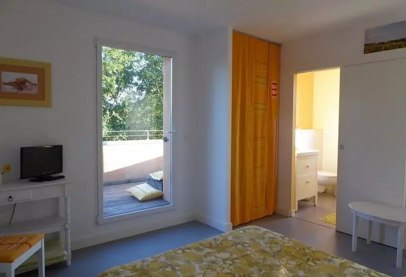 تختخواب و صبحانه La Madinerie