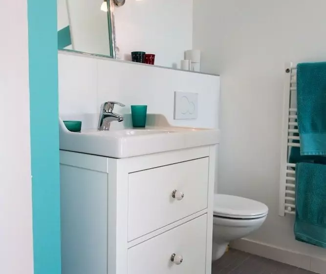 تختخواب و صبحانه La Madinerie