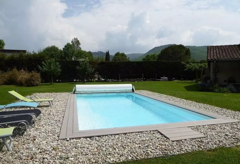 تختخواب و صبحانه La Madinerie