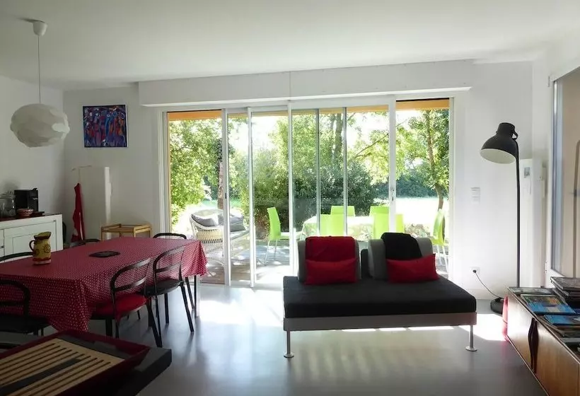 تختخواب و صبحانه La Madinerie