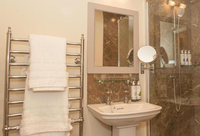 민박 Thatched Eaves