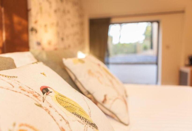 민박 Thatched Eaves