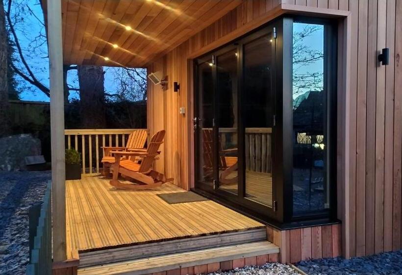 민박 Thatched Eaves