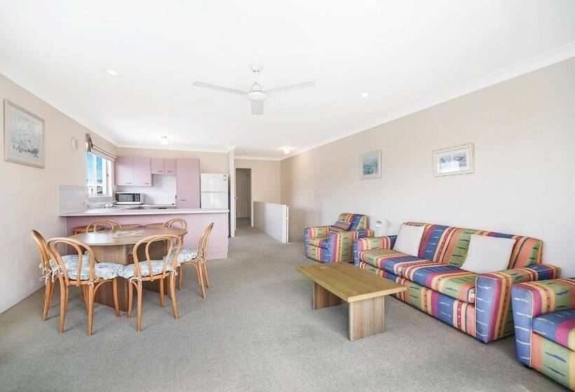 Blairgowrie 4   4/2 Martin St