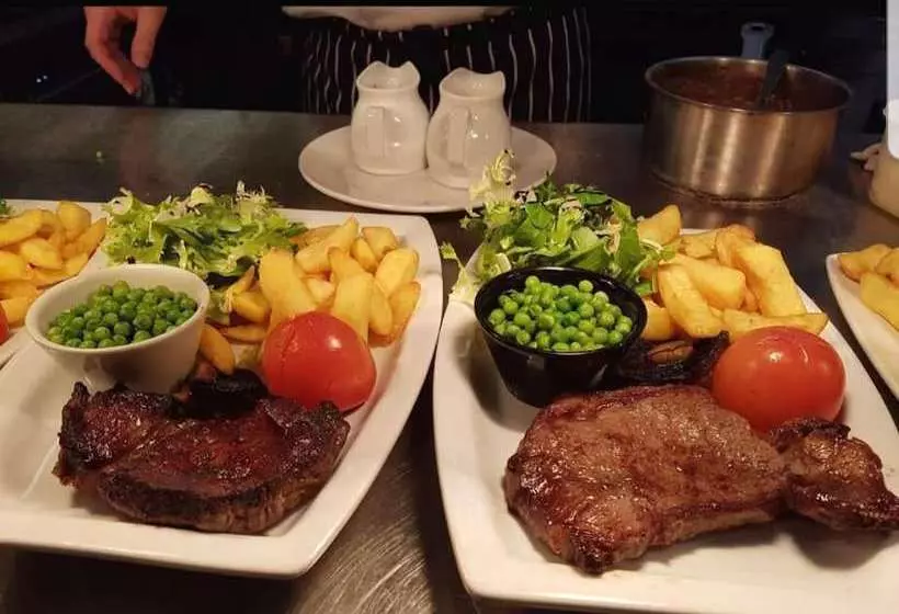 هتل The George & Dragon