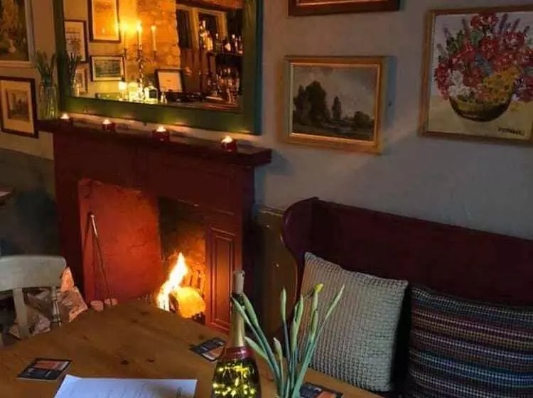 هتل The George & Dragon