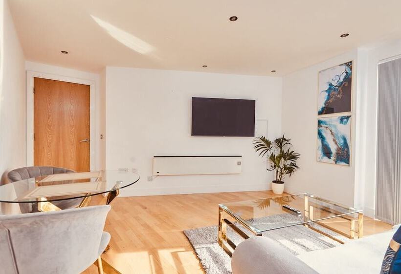 Modern Deluxe Leeds Dock Apartment Free Secure Parking