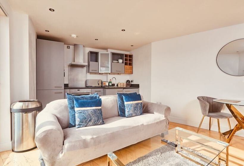Modern Deluxe Leeds Dock Apartment Free Secure Parking