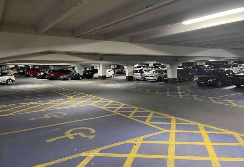 Modern Deluxe Leeds Dock Apartment Free Secure Parking