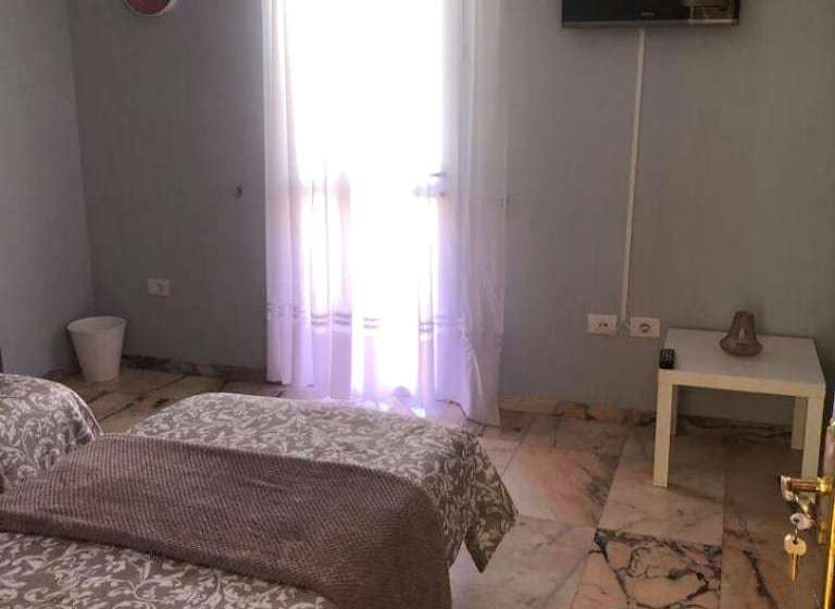 Pensão Rooms Pico Cho Marcial