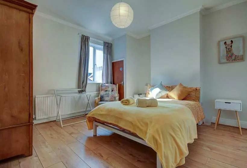Upperton Road Lodge