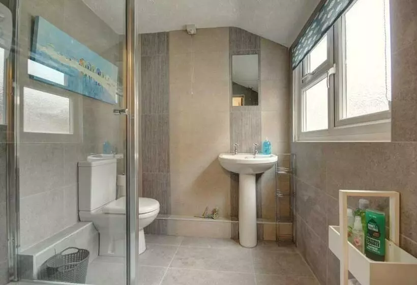 Upperton Road Lodge