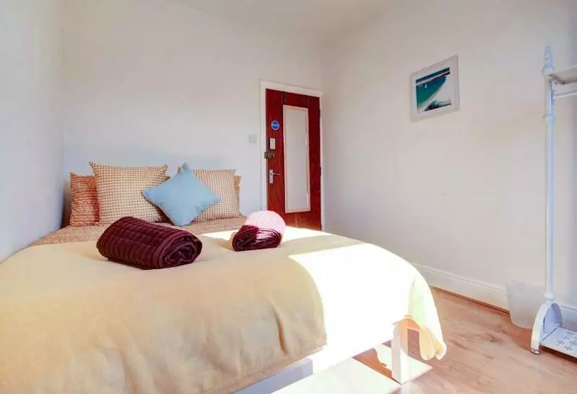 Upperton Road Lodge