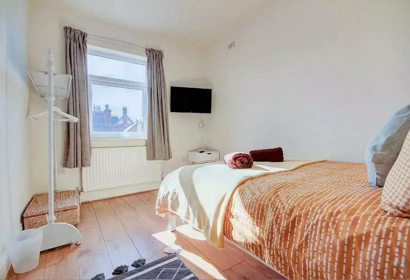 Upperton Road Lodge