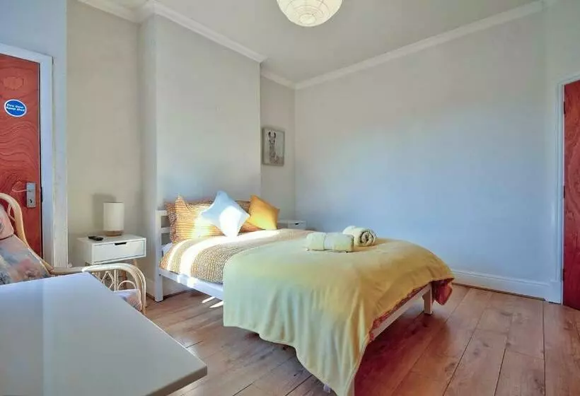 Upperton Road Lodge