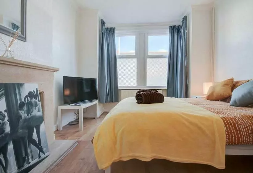 Upperton Road Lodge