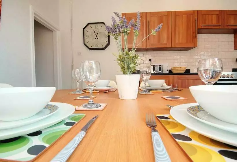 Upperton Road Lodge
