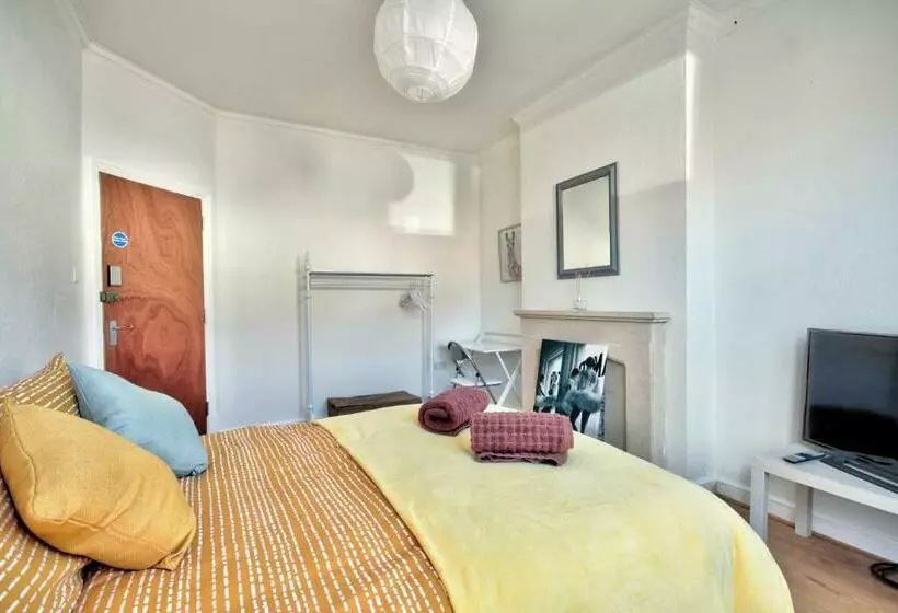 Upperton Road Lodge