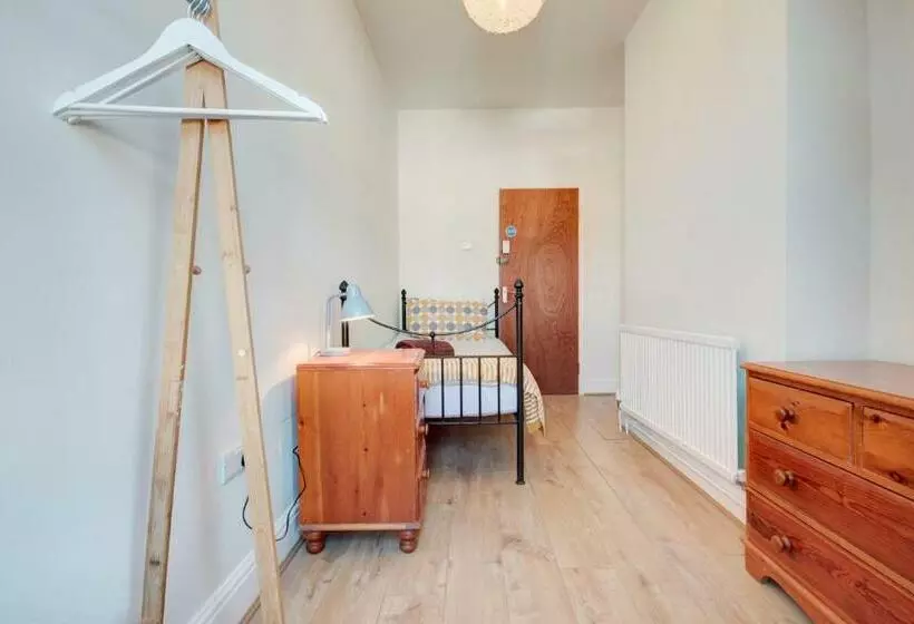 Upperton Road Lodge