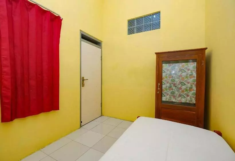 Hotel Oyo 2867 Kos Kuning