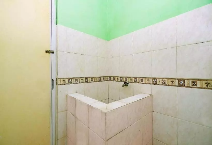 Hotel Oyo 2867 Kos Kuning