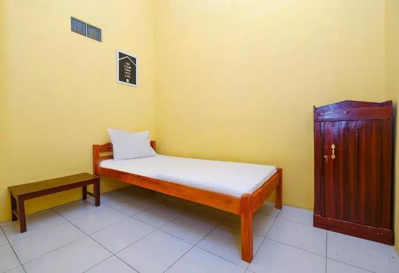 Hotel Oyo 2867 Kos Kuning