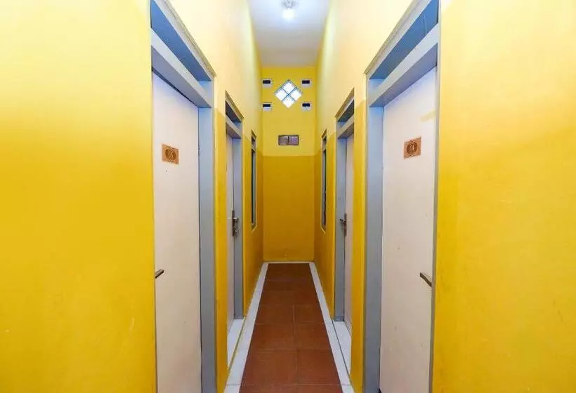 Hotel Oyo 2867 Kos Kuning