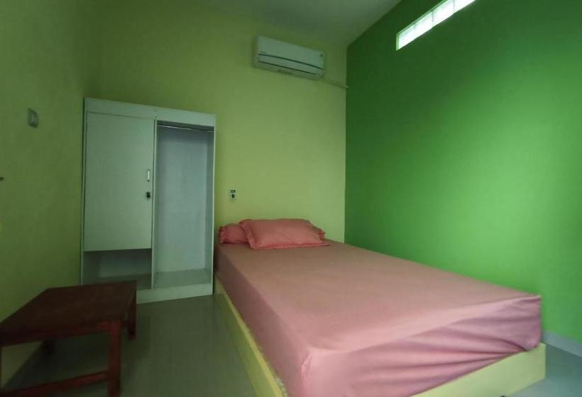 בית מלון כפרי Oyo 2879 Pondok Bunda