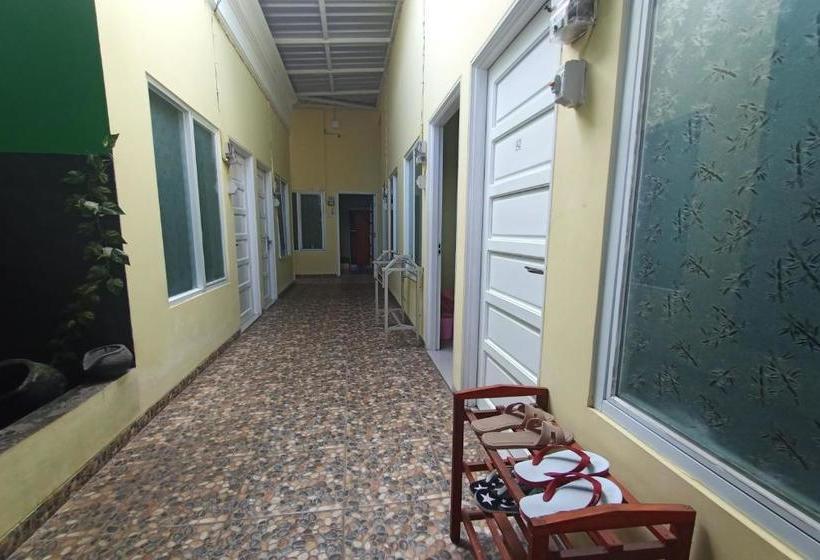 בית מלון כפרי Oyo 2879 Pondok Bunda