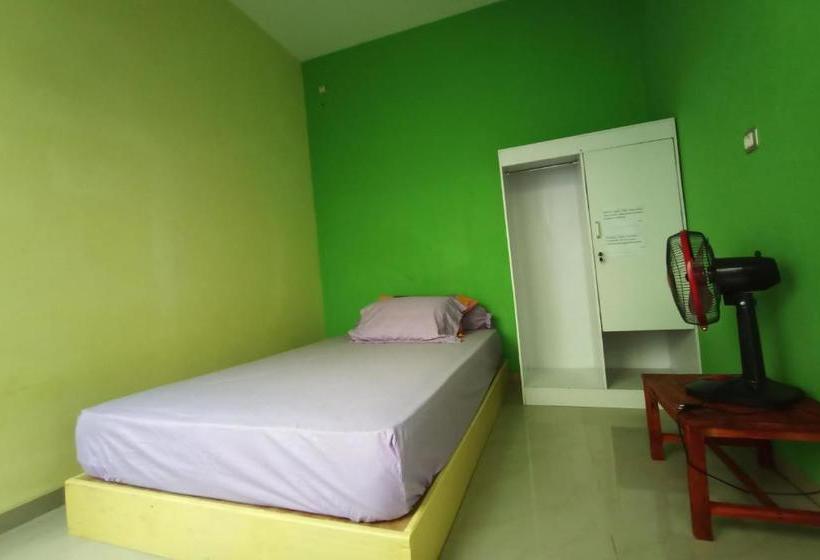 בית מלון כפרי Oyo 2879 Pondok Bunda