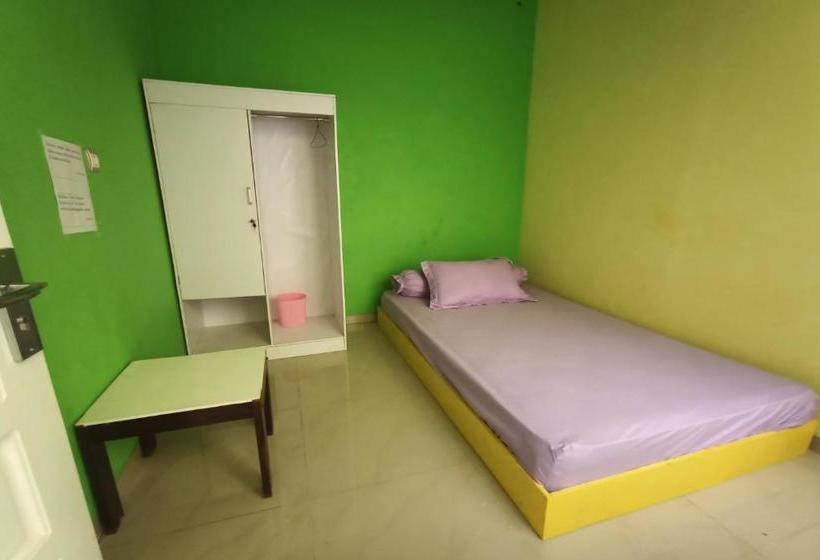 בית מלון כפרי Oyo 2879 Pondok Bunda