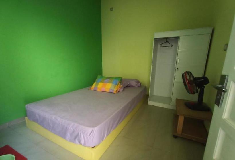 בית מלון כפרי Oyo 2879 Pondok Bunda