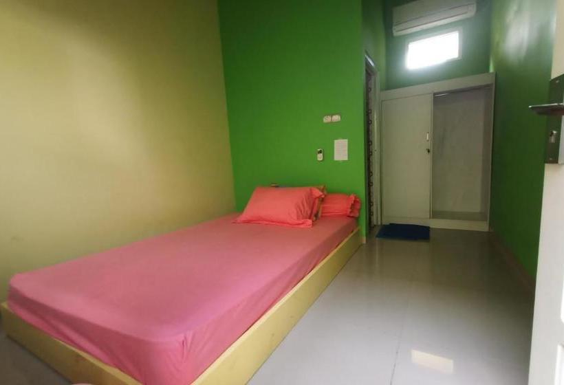 בית מלון כפרי Oyo 2879 Pondok Bunda