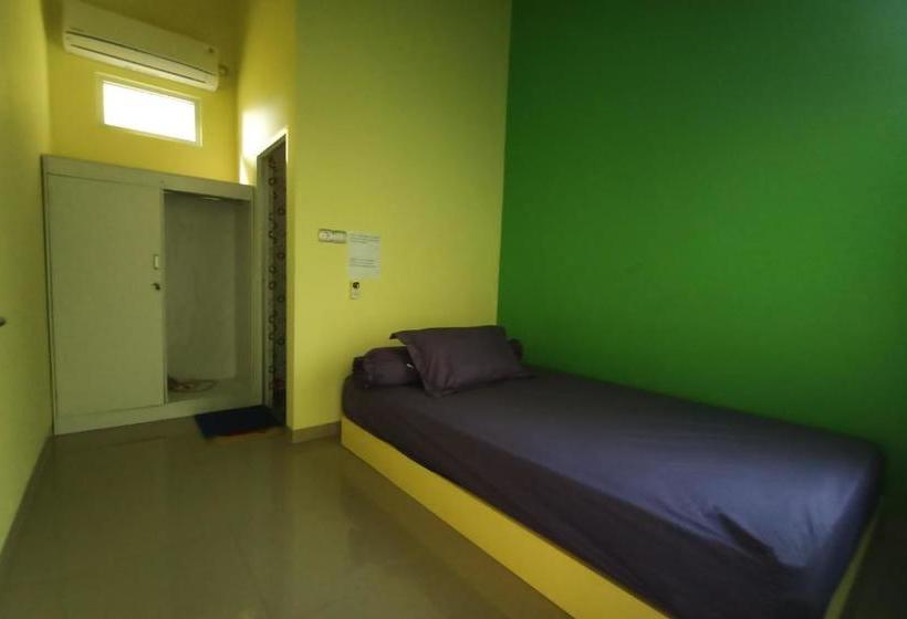 בית מלון כפרי Oyo 2879 Pondok Bunda