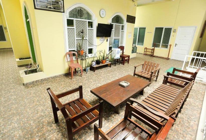 בית מלון כפרי Oyo 2879 Pondok Bunda