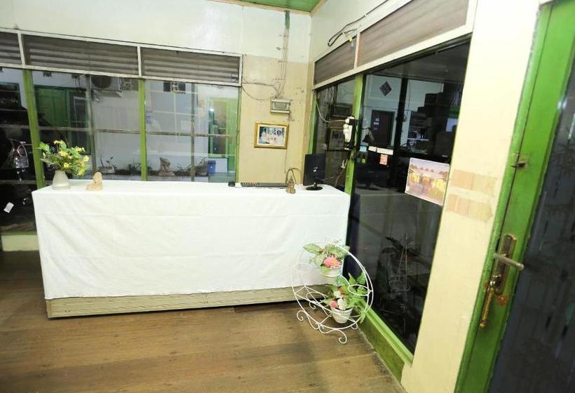 בית מלון כפרי Oyo 2879 Pondok Bunda