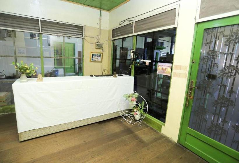 בית מלון כפרי Oyo 2879 Pondok Bunda