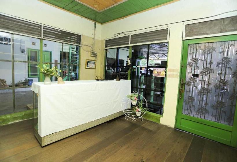 בית מלון כפרי Oyo 2879 Pondok Bunda