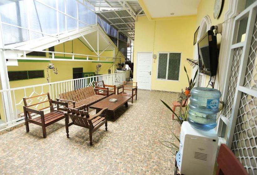 בית מלון כפרי Oyo 2879 Pondok Bunda