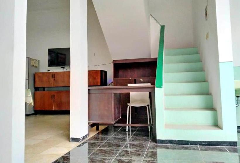 בית מלון כפרי Spot On 2840 Homestay Kepodang